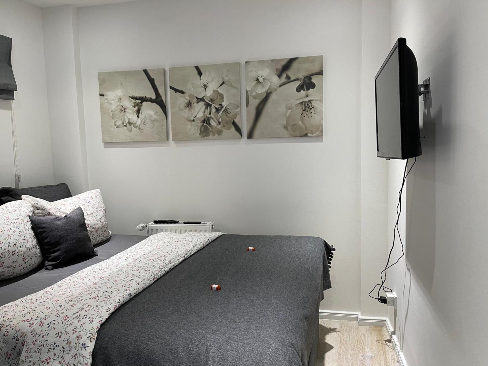 Ferienwohnung Am Traveufer Lubeck Exterior photo
